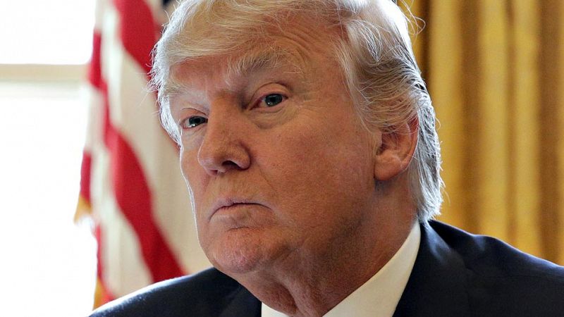 Trump renueva los ataques a la justicia y dice que está "politizada" por bloquear su veto migratorio