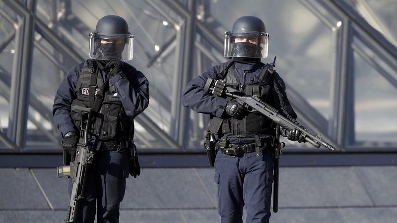 Francia frustra un atentado suicida una semana después del ataque del Louvre