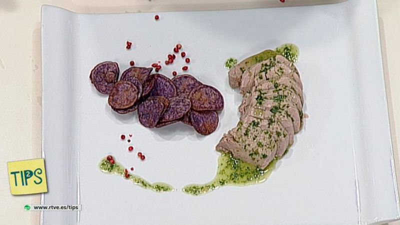 Receta  de Solomillo a la sal con chip de patatas violetas