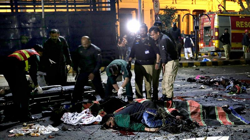 Al menos 14 muertos por un ataque suicida contra una manifestación en la ciudad paquistaní de Lahore