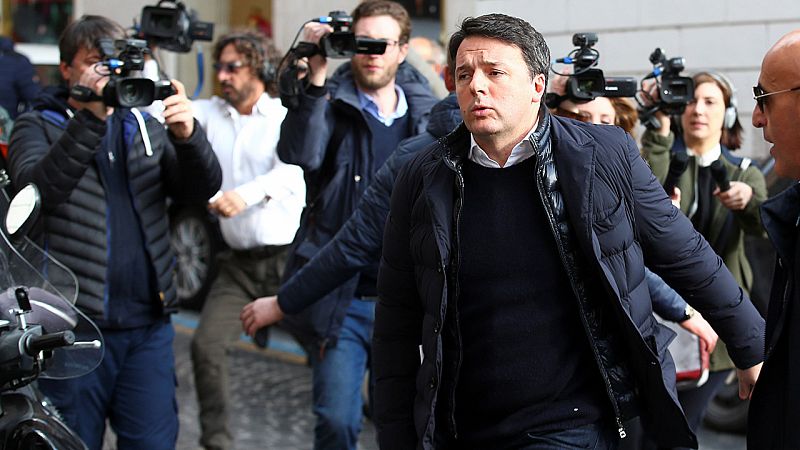 Renzi abre una pugna por el liderazgo de su partido y llama a convocar elecciones primarias