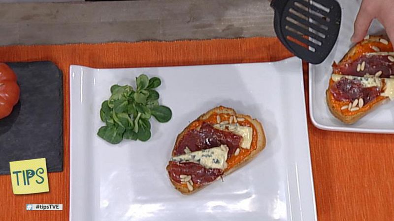 Receta  de Tostas crujientes con crema de queso azul