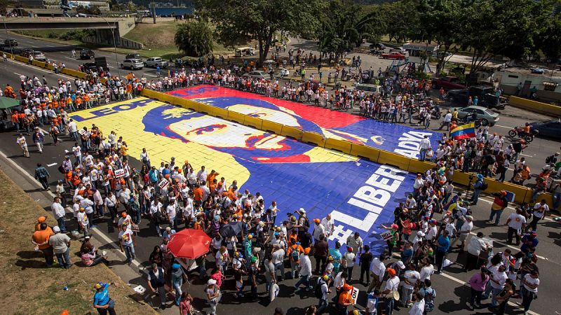 Las protestas a favor y en contra de Leopoldo López marcan en Caracas el tercer aniversario de su encarcelamiento