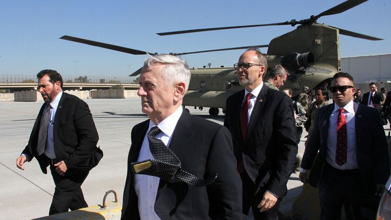 Mattis advierte de que la guerra contra el Estado Islámico será "larga" durante su primera visita a Irak
