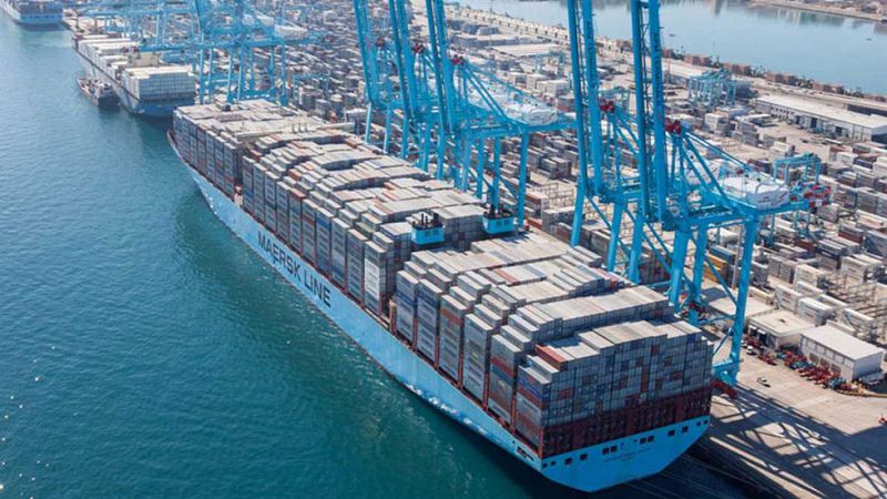 El déficit comercial cayó un 22,4% en 2016 hasta los 18.754 millones, con otro récord histórico de exportaciones