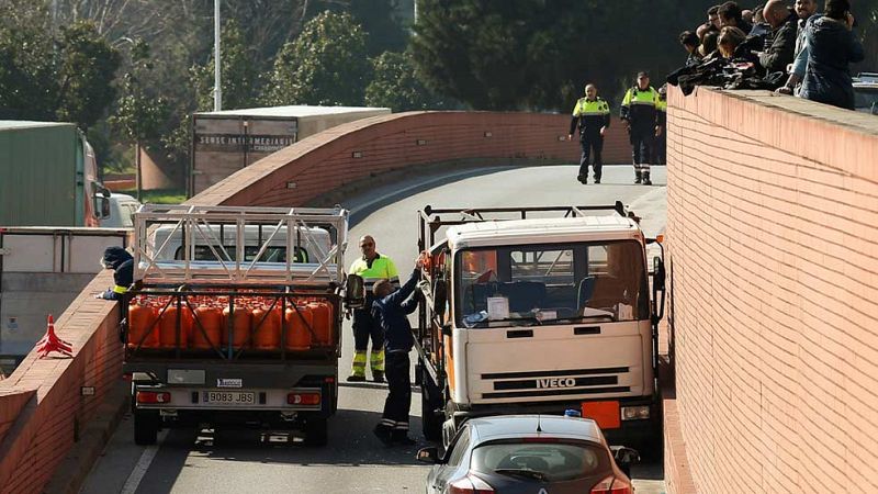 Detenido el conductor de un camión de butano robado que circulaba en dirección contraria en Barcelona