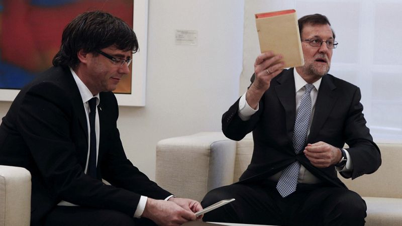 Rajoy y Puigdemont eluden confirmar si mantuvieron una reunión en enero en la Moncloa