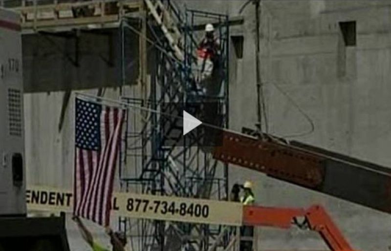 Primera viga del monumento a las víctimas del 11-S en Nueva York