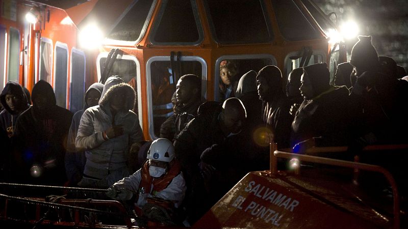 Llegan al puerto de Málaga 156 inmigrantes rescatados de tres pateras