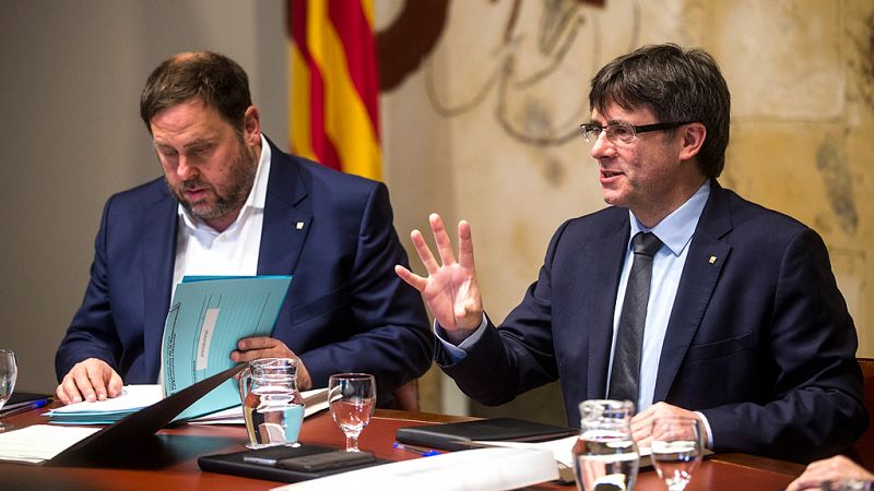 Los grupos de la oposición en Cataluña se plantan ante los planes de JxSí para una desconexión exprés