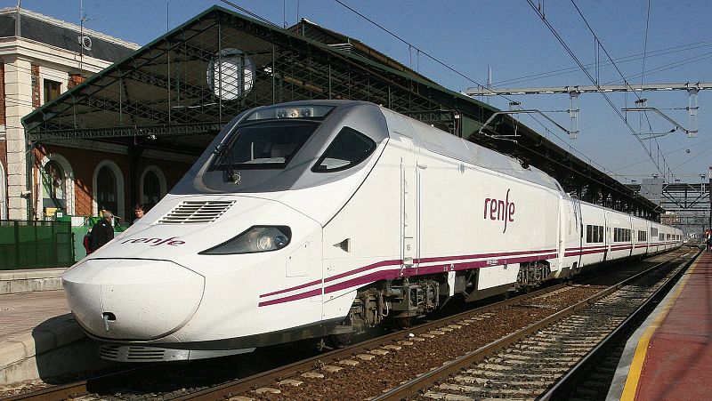 Renfe da la razón al maquinista que paró un tren en Palencia con 109 pasajeros a bordo