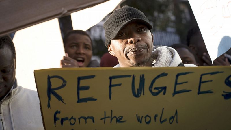 Bruselas exige la expulsión de migrantes irregulares e insta a los miembros a cumplir con las cuotas de reubicación