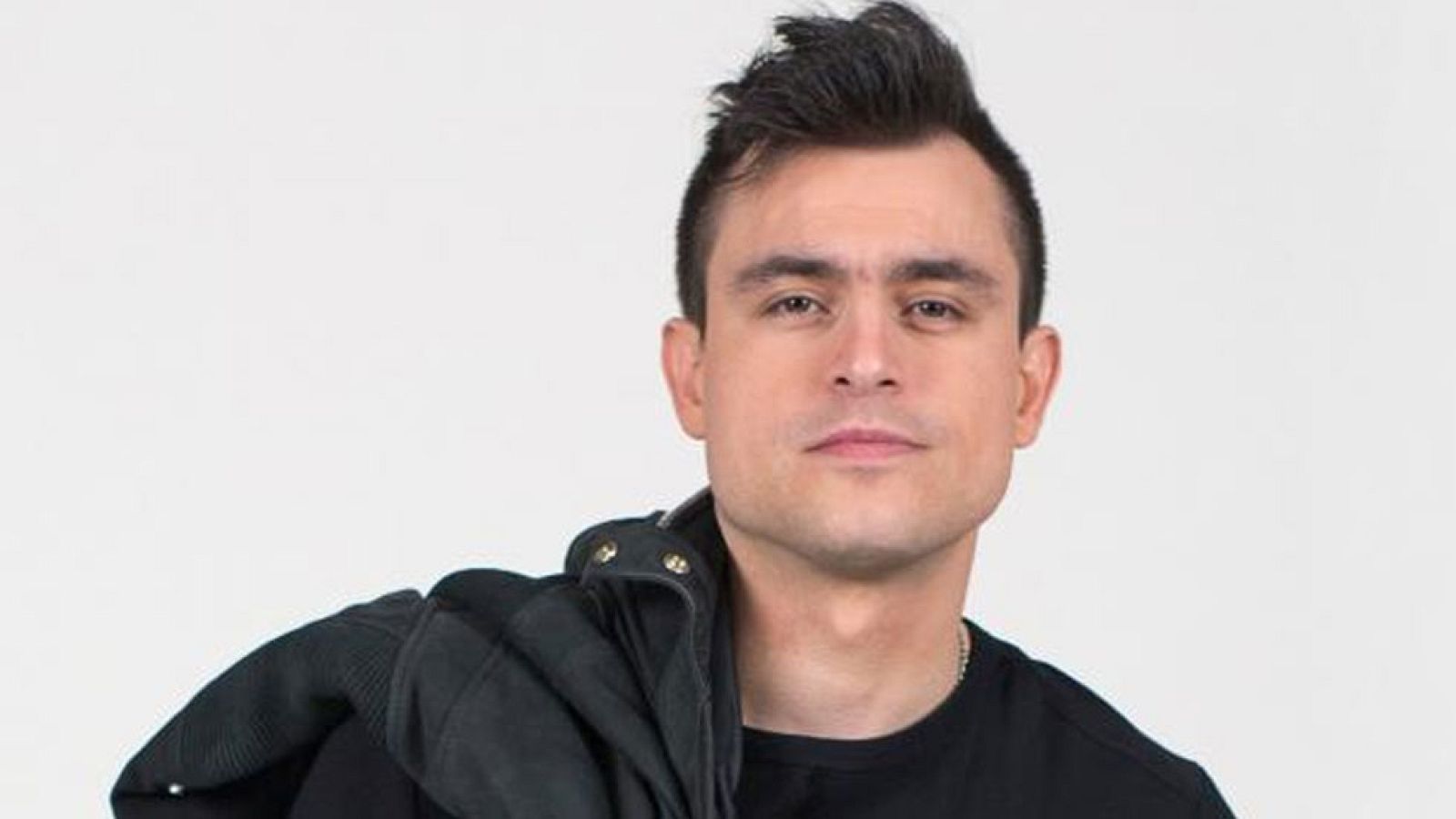 Eurovisión 2017 - Eslovenia: Omar Naber canta "On my way"