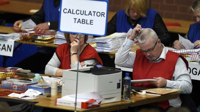 La participación en las elecciones de Irlanda del Norte alcanza su máximo en casi 20 años