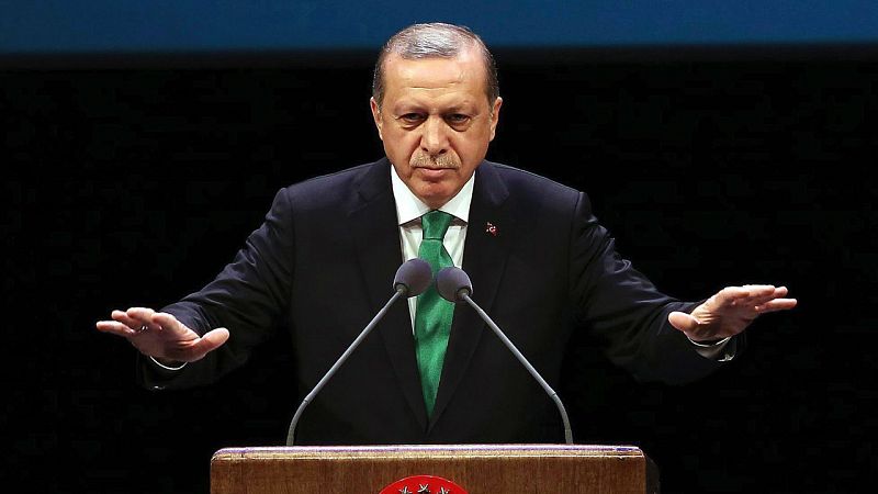 Erdogán acusa a Alemania de "proteger" a terroristas en una espiral de tensión