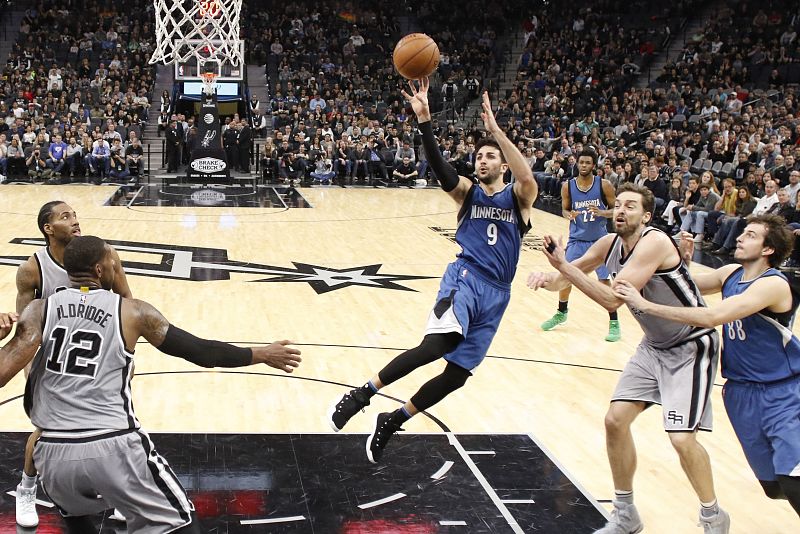 El 'triple-doble' de Ricky Rubio no salva a los Timberwolves frente a los Spurs de Pau Gasol