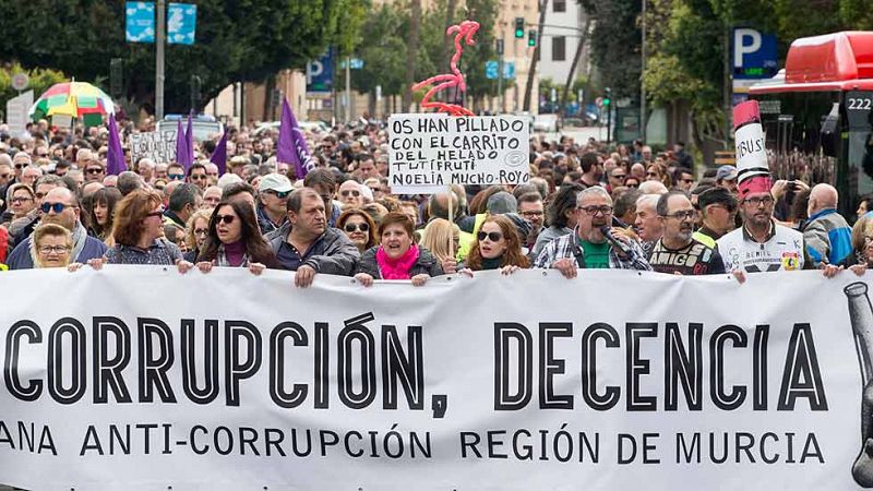 Una marcha en Murcia clama contra la corrupción y exige la dimisión de Pedro Antonio Sánchez