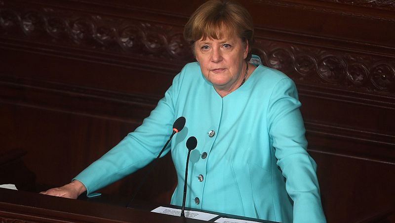 Merkel ve "injustificables" las acusaciones de Erdogan y pide "cabeza fría"