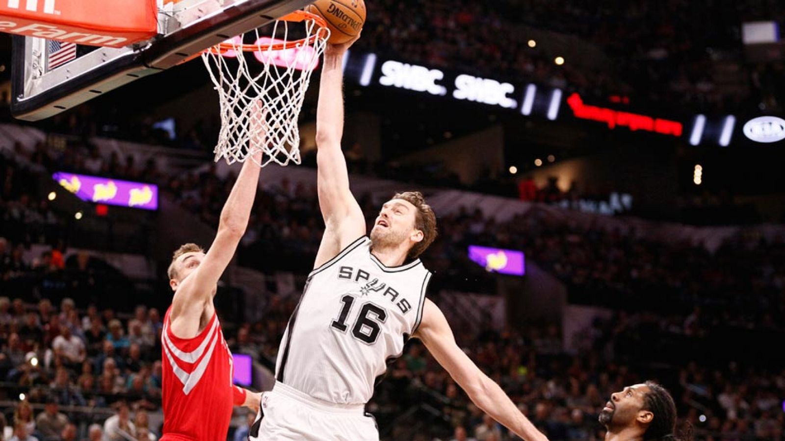 Pau y los hermanos Hernangómez disfrutan de la victoria - Baloncesto en RTVE | Ver