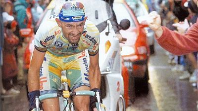 Resumen de la mítica etapa del Tour de Francia de 1998 en la que Marco Pantani destroza a al líder Jan Ullrich. Resumen de la mítica etapa del Tour de Francia de 1998 en la que Marco Pantani destroza a al líder Jan Ullrich.