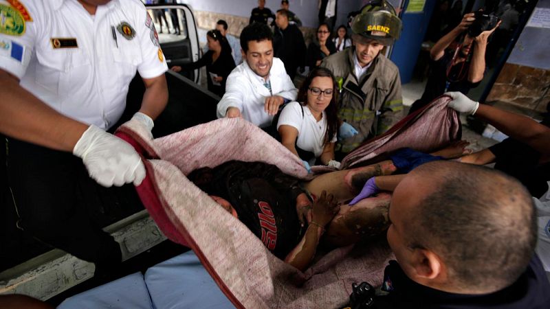 Asciende a 35 las niñas muertas por el incendio en un centro de menores de Guatemala