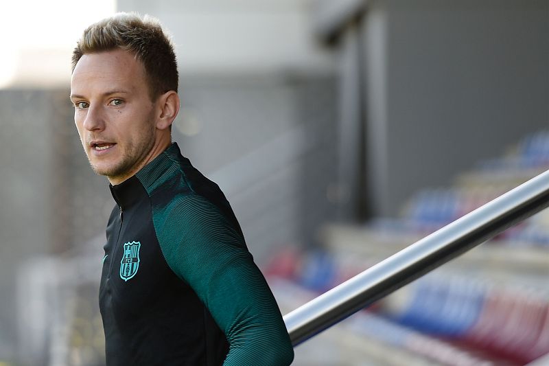 Rakitic amplía contrato con el Barcelona hasta 2021
