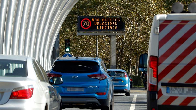 Madrid prohíbe aparcar este sábado en el centro y circular a más de 70 km/h en la M-30