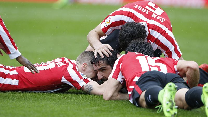El Athletic se lleva el derbi vasco y el Villarreal se impone en Balaídos