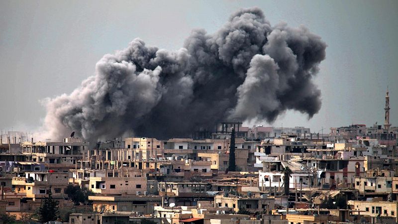Al menos 42 muertos en un bombardeo sobre una mezquita en el norte de Siria