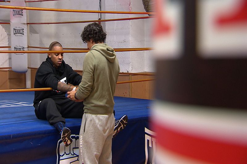 'Crónicas' se acerca al mundo del boxeo con el campeón de España del peso superpluma, Eric Pambani