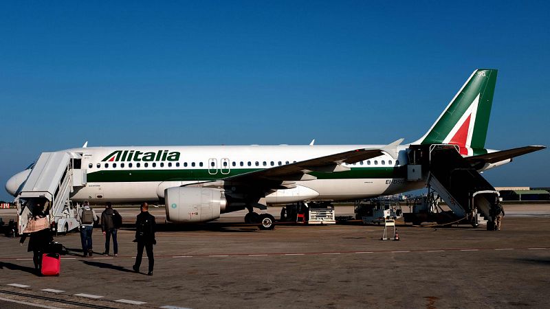Huelga en Alitalia tras el anuncio de más de 2.000 despidos y recortes salariales de hasta el 32%