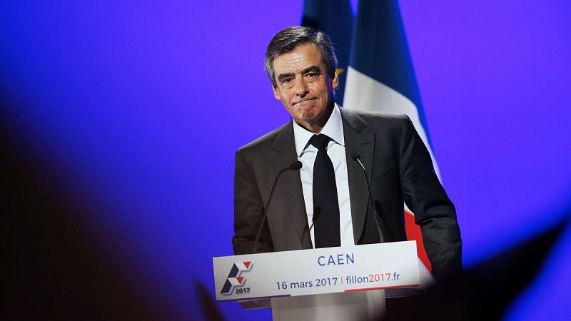 Un abogado con vínculos en África es el donante de los trajes a Fillon