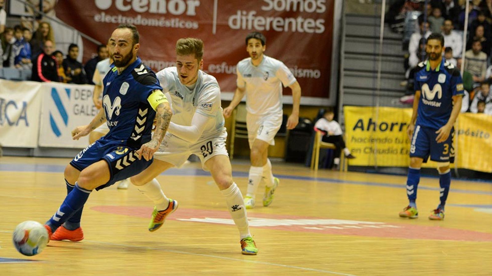 Movistar Inter sigue l�der tras golear a domicilio al Santiago Futsal