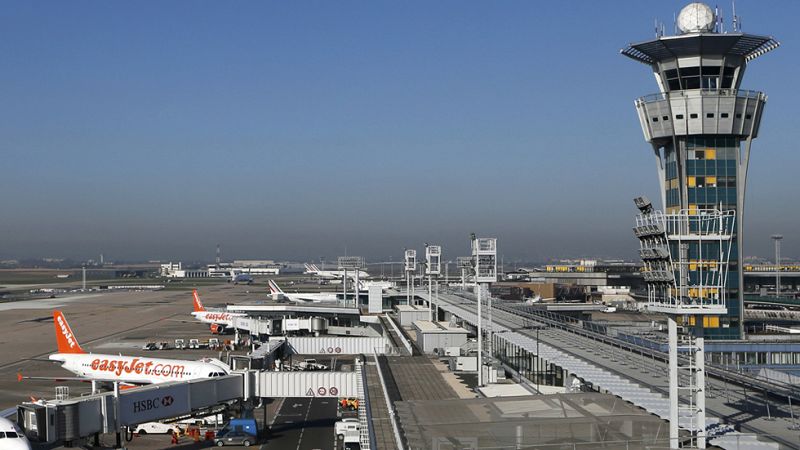 El aeropuerto de Orly retoma el tráfico aéreo y recupera la normalidad tras el asalto