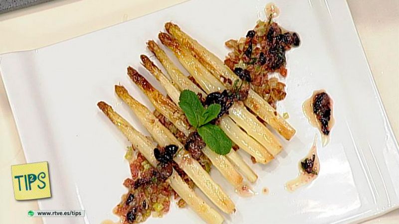 Receta de Esparragos asados con salsa fria de arandaos  y  menta