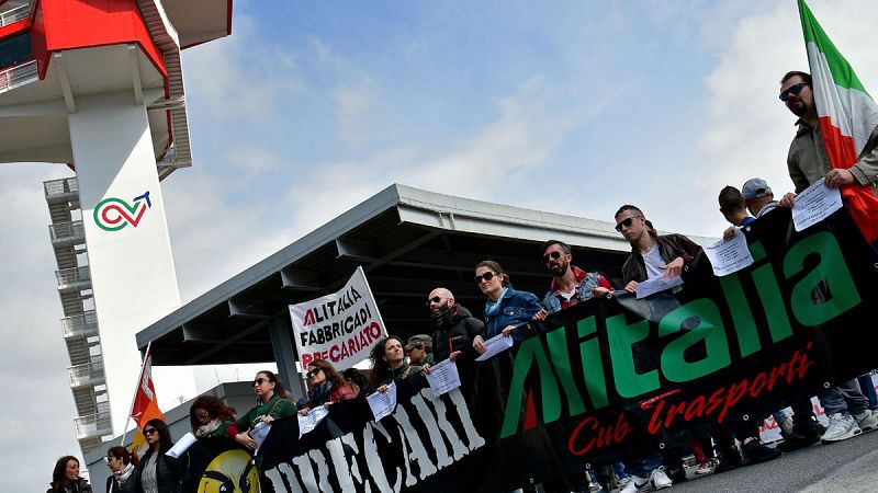 Cientos de vuelos cancelados en Italia por la huelga contra el modelo de bajo coste y los recortes en Alitalia