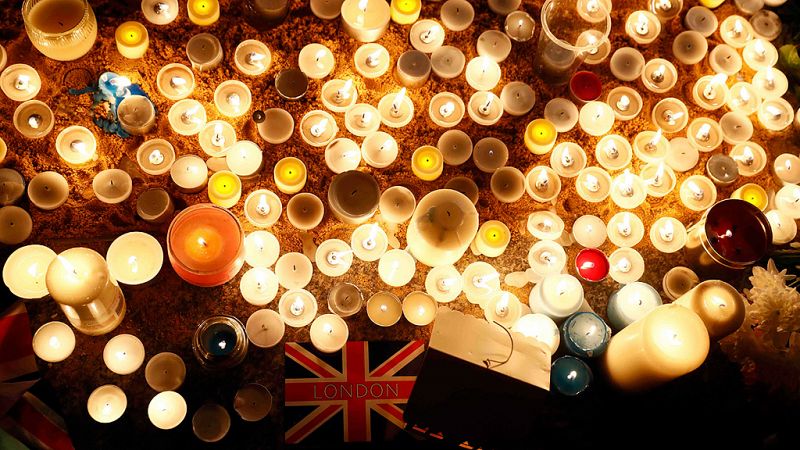 Londres intenta vivir sin miedo mientras se suceden los homenajes a las víctimas