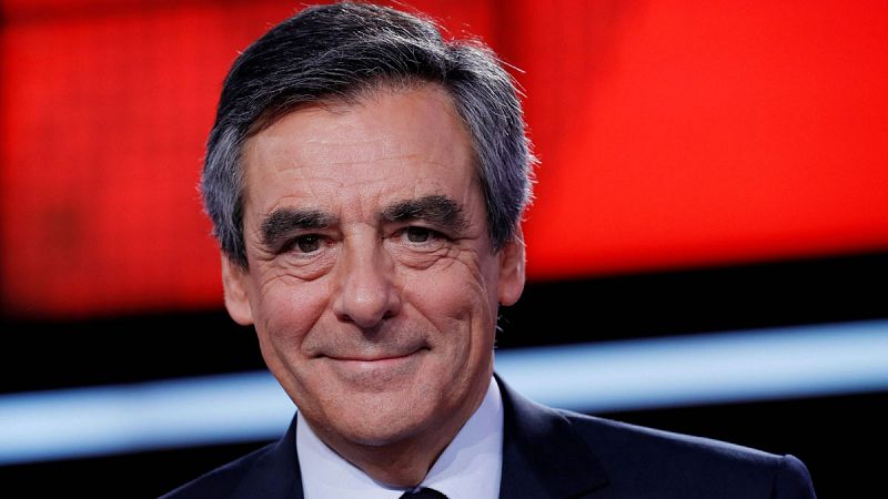 Fillon acusa a Hollande de orquestar una operación para hacerle renunciar