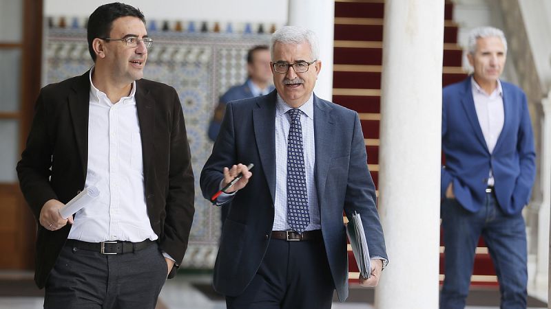 La gestora del PSOE advierte a Cs y Podemos de que no pueden presentarse como fuerzas de cambio "y no hacerlo posible"