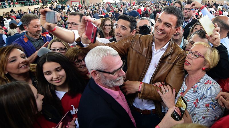 Sánchez asegura que el cambio en el PSOE "no vendrá de dirigentes que nos hablan desde arriba"