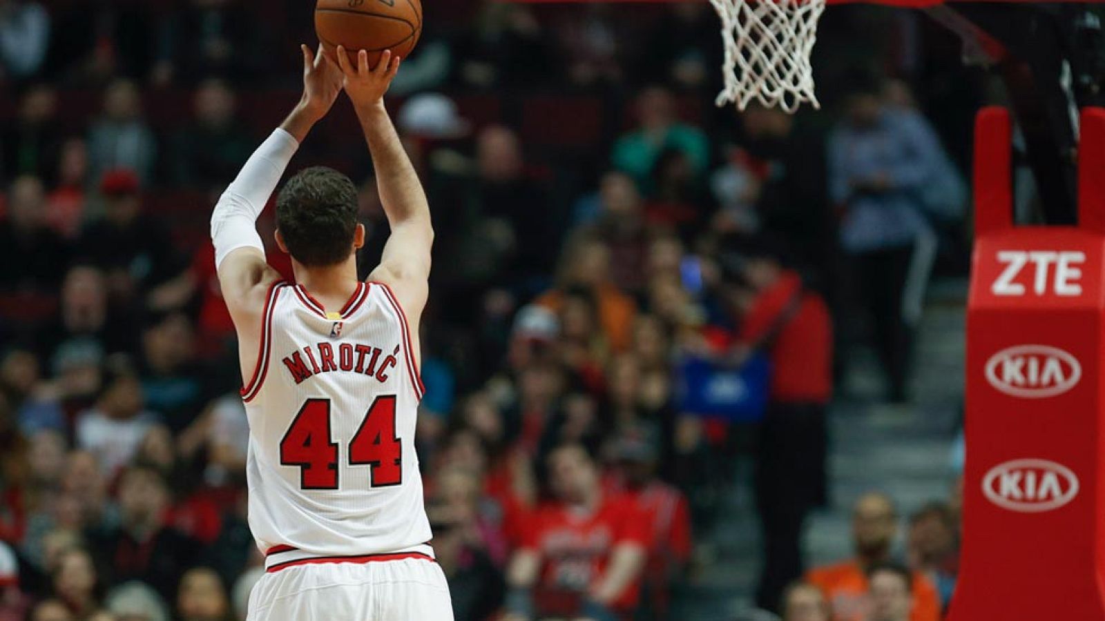 Un nueva gran actuación de Nikola Mirotic, con 28 puntos, dio la victoria a Chicago sobre los Bucks (94-109). El resto de jugadores españoles que jugaron en la jornada de la NBA sufrieron la derrota.