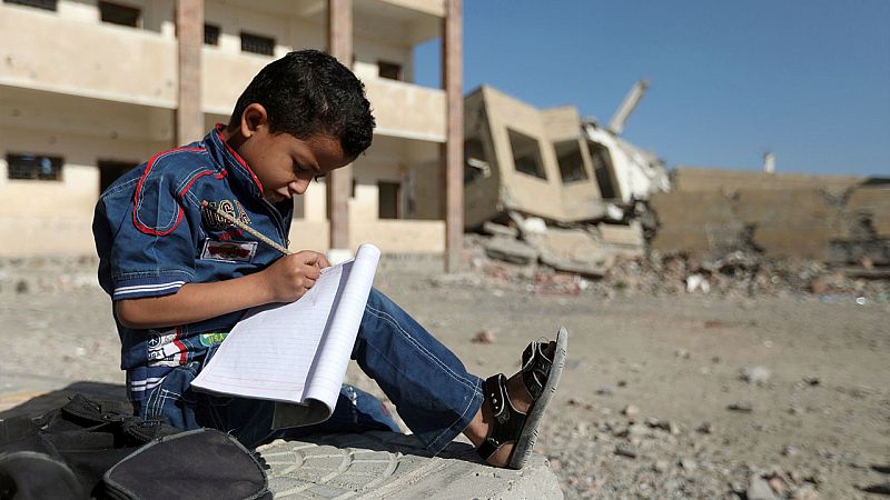 La guerra, la pobreza, el hambre y las enfermedades roban a los niLa guerra, la pobreza, el hambre y las enfermedades roban a los niños yemeníes su infancia