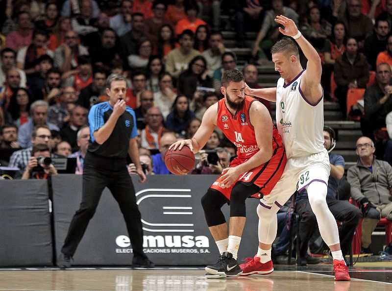 El Valencia toma la delantera ante Unicaja