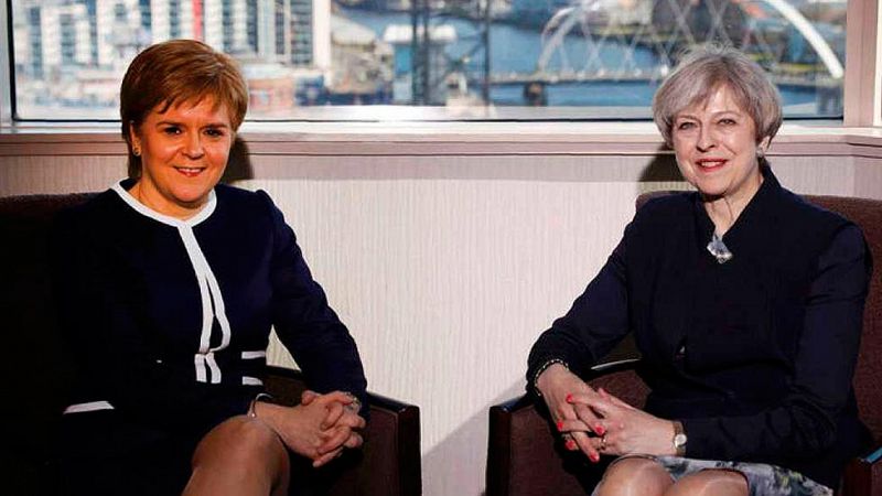 May insiste ante Sturgeon en que no permitirá que el Reino Unido "se separe" por el 'Brexit'