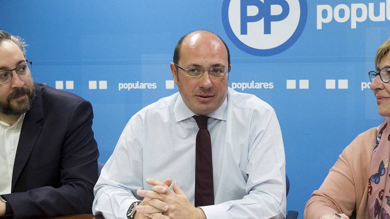 El PP sondea a otros posibles candidatos para sustituir al presidente de Murcia por si dimite