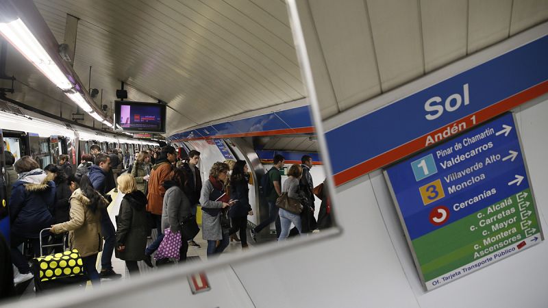 Metro de Madrid amplía la apertura de los accesos secundarios y ya todos cerrarán a la una y media