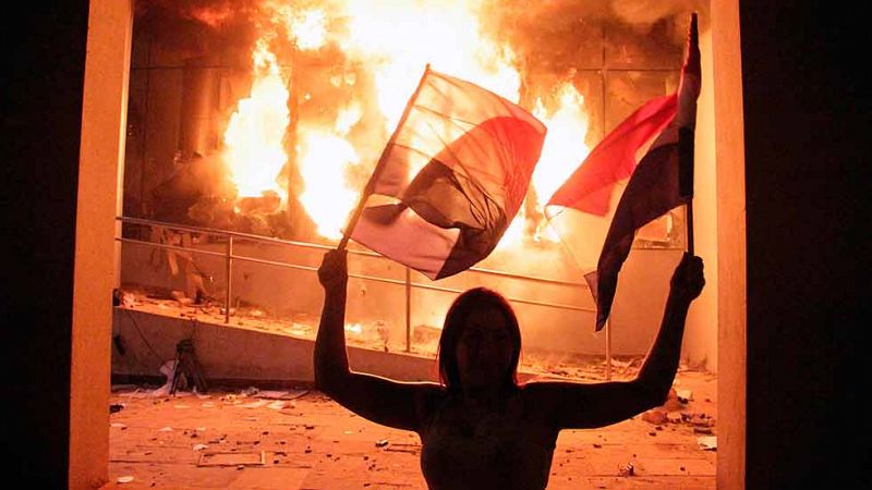 Muere un opositor y asaltan e incendian el Congreso durante los disturbios en Paraguay