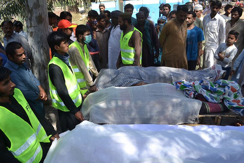 Un perturbado mental asesina a 20 personas en un templo sufí en Pakistán