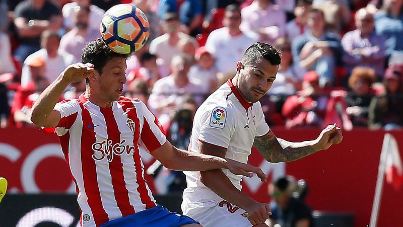 El Sporting agudiza la crisis del Sevilla y el Valencia compromete al Dépor