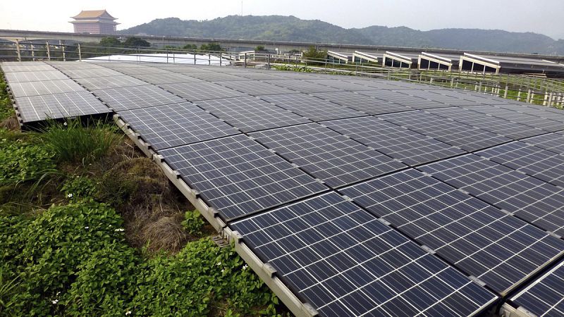 Científicos chinos crean paneles solares que funcionan con lluvia, niebla o de noche
